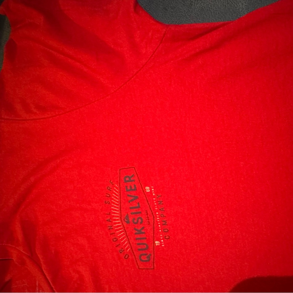 Quiksilver Red T-Shirt - Picture 3 of 5
